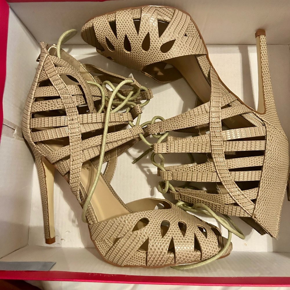 NEW! Shoe Dazzle Marilyn taupe lace up heels size 8 1/2